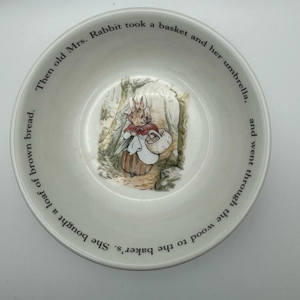 Vintage Beatrix Potter Mrs. Rabbit 6” Cereal Bowl Wedgwood England Nursery Decor